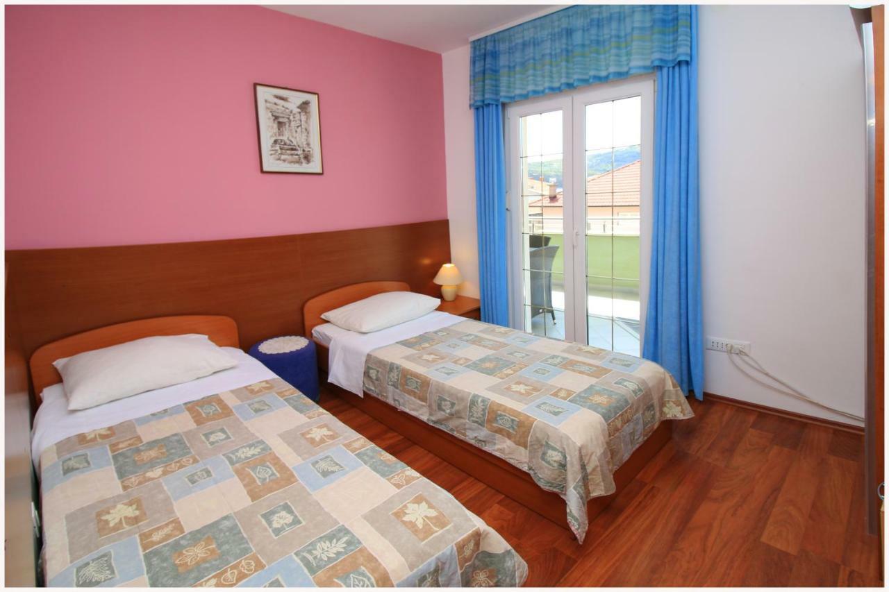 -Villa Sjor -Primosten-Apartmani- Has 2 Large Apartments And 2 Smaller Ones -Primosten Lokvice 6 외부 사진