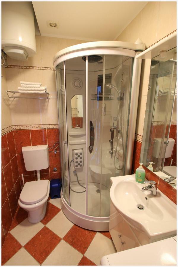 -Villa Sjor -Primosten-Apartmani- Has 2 Large Apartments And 2 Smaller Ones -Primosten Lokvice 6 외부 사진