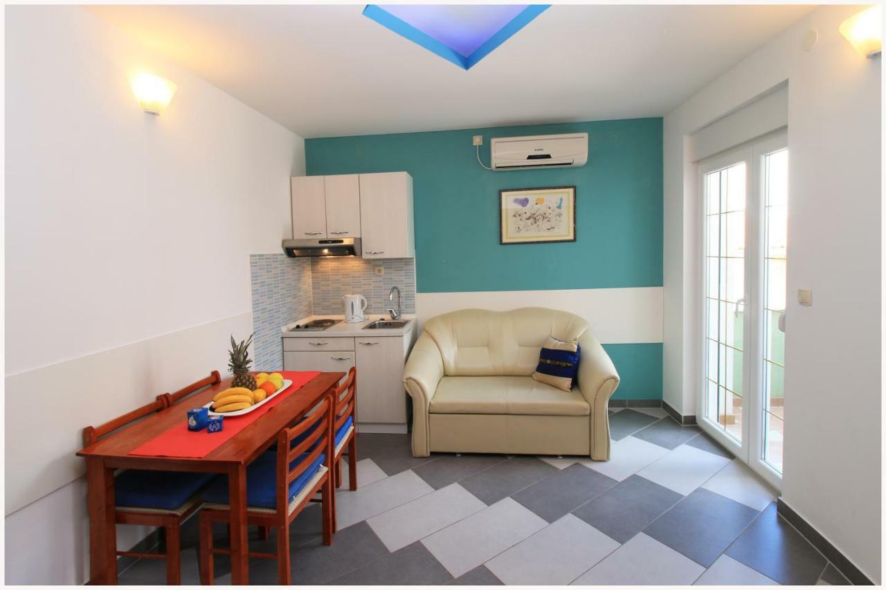 -Villa Sjor -Primosten-Apartmani- Has 2 Large Apartments And 2 Smaller Ones -Primosten Lokvice 6 외부 사진