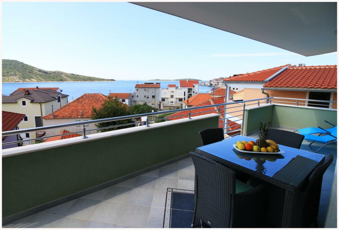 -Villa Sjor -Primosten-Apartmani- Has 2 Large Apartments And 2 Smaller Ones -Primosten Lokvice 6 외부 사진